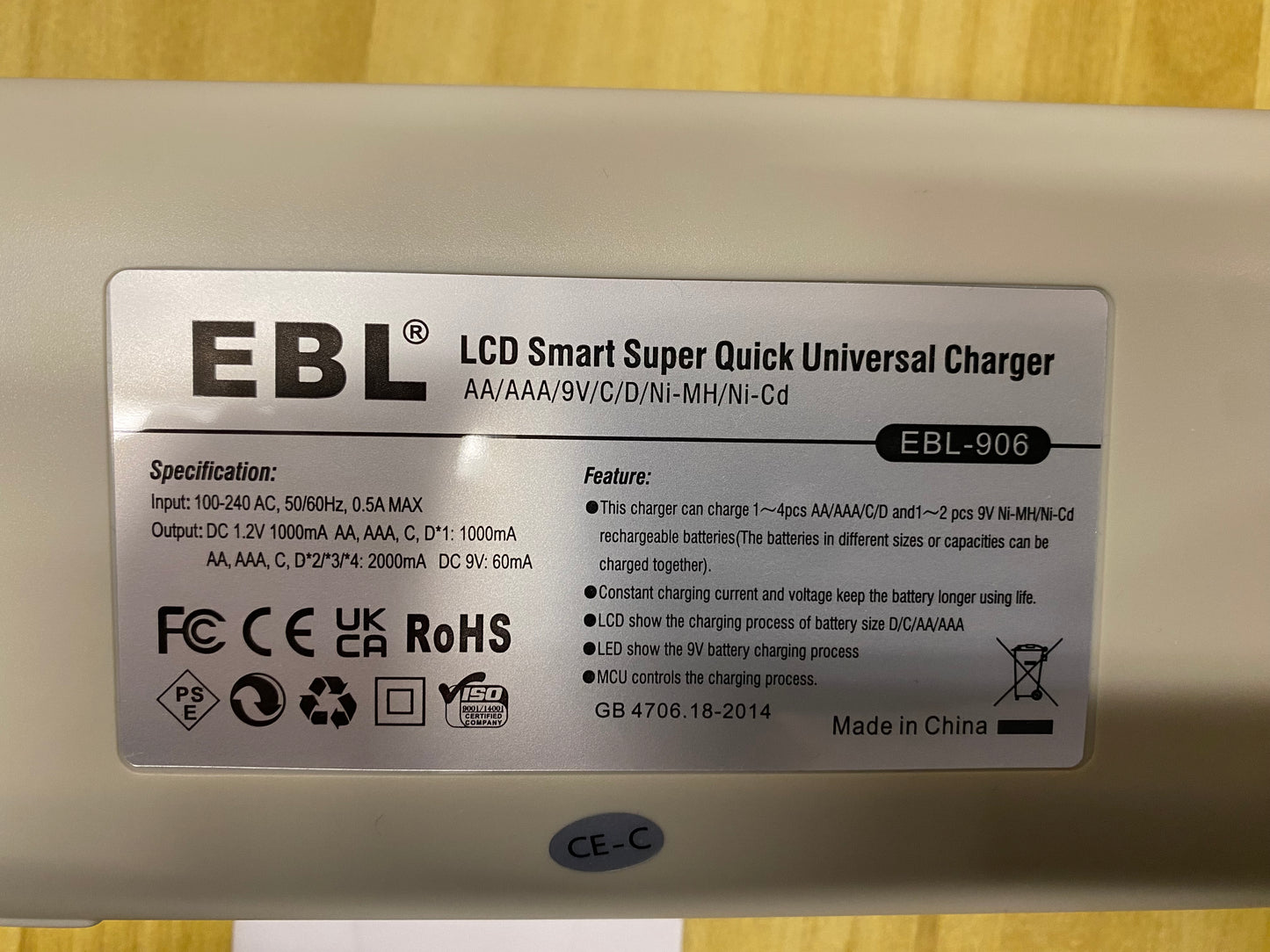 EBL 906 Universal Cargador de Pila