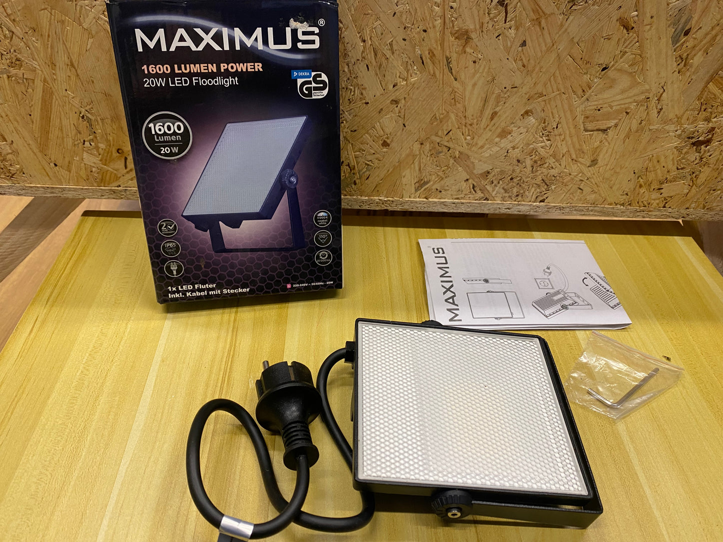 MAXIMUS - Proyector LED de 20 W 1600 lúmenes