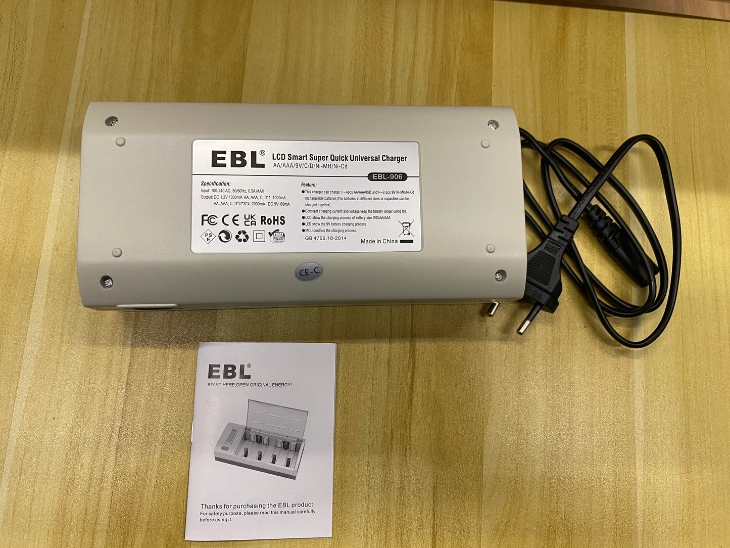 EBL 906 Universal Cargador de Pila