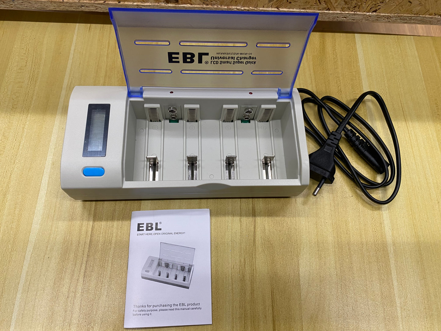 EBL 906 Universal Cargador de Pila