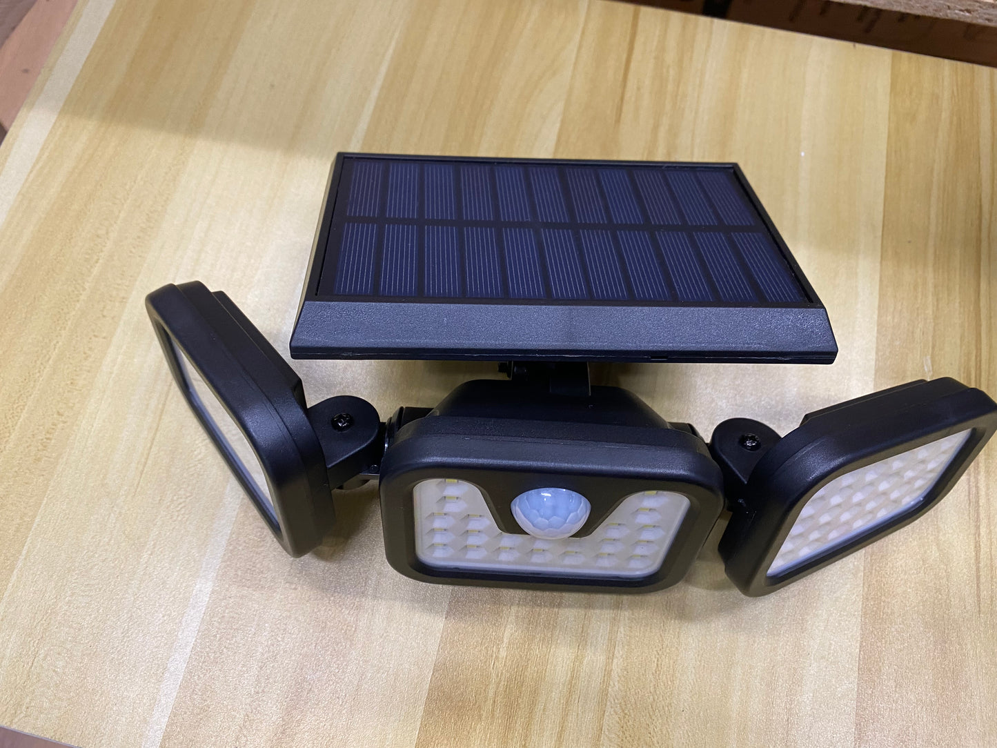 Lámpara solar de pared con sensor automático EZSOLAR de 700 lm de estilo oriental