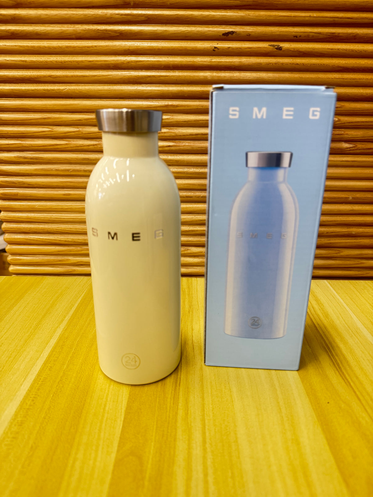 SMEG 24Bottles, WBF02CR, Urban Bottle, estilo de los años 50, color crema